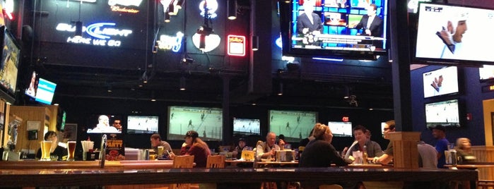 Buffalo Wild Wings is one of Locais curtidos por Stacy.