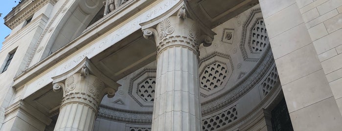 BBC Bush House is one of Around The World: London.