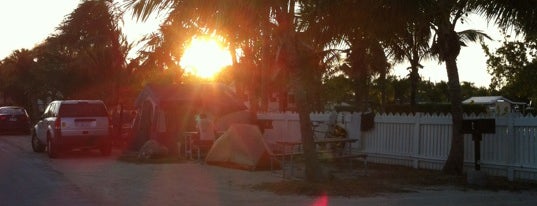 Poolside at Boyds is one of สถานที่ที่ Wendy ถูกใจ.