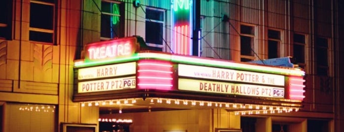 Gem Theatre is one of Lugares favoritos de James.