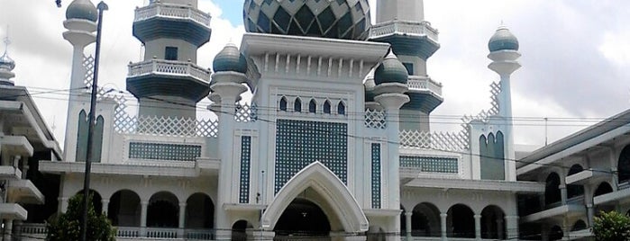 Masjid Agung Jami' Malang is one of must to visit in malang city.