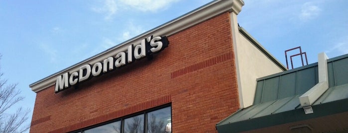 McDonald's is one of สถานที่ที่ Tia ถูกใจ.