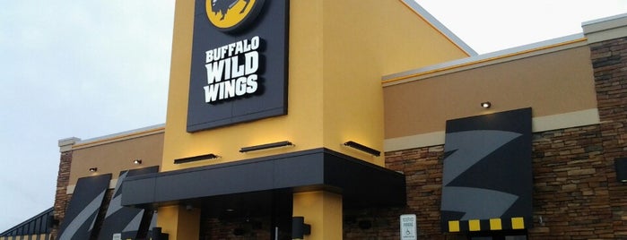 Buffalo Wild Wings is one of สถานที่ที่ Michael ถูกใจ.