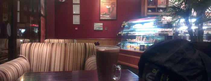 Costa Coffee is one of Tempat yang Disukai Jason.