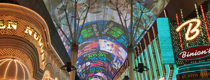Fremont Street Experience is one of Locais curtidos por Наталья.