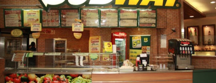 Subway is one of Lugares favoritos de Ewerton.
