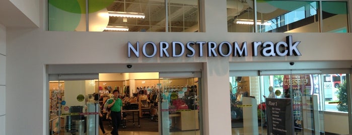 Nordstrom Rack is one of Tempat yang Disukai Ultressa.