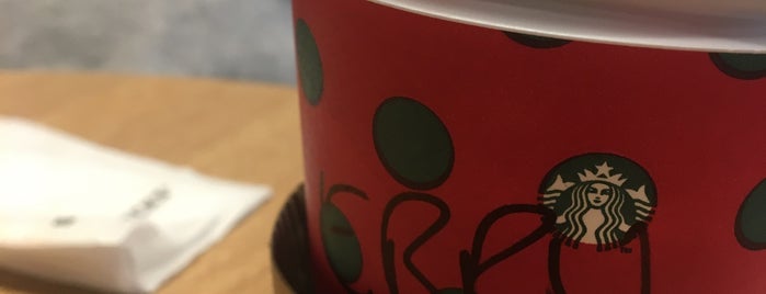 Starbucks is one of Carlさんのお気に入りスポット.