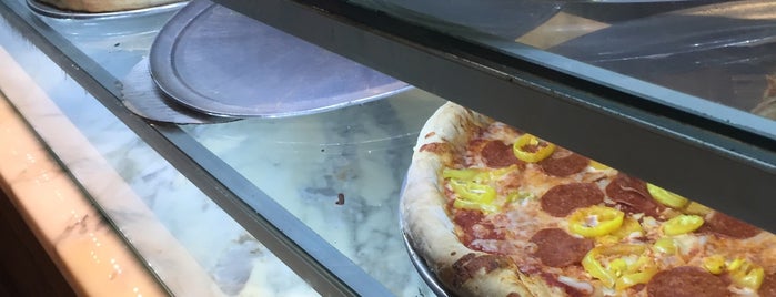 Sal's Pizza is one of Lugares favoritos de Adam.
