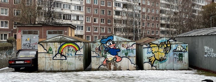 Граффити is one of The grand St. Petersburg adventure.