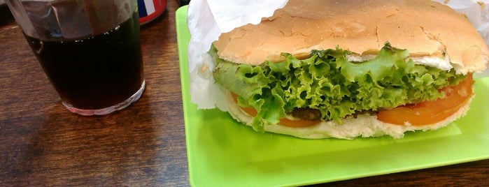Salim Lanches is one of Marinaさんのお気に入りスポット.