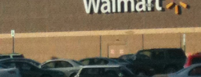 Walmart Supercenter is one of Lieux qui ont plu à Derrick.