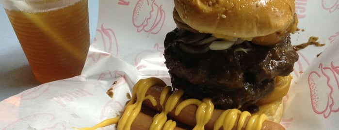 Burger Bakar Abang Burn is one of Posti che sono piaciuti a RahsiaBatin.Com.