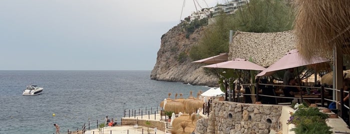 Gran Folies Beach Club is one of Caótica'nın Beğendiği Mekanlar.