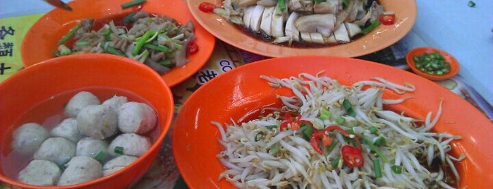 Lou Wong Chicken Rice is one of Ipoh.