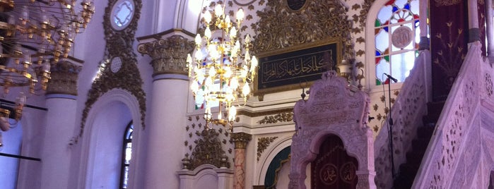 Hisar Camii is one of Konak.