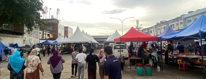 Bazaar Ramadhan Sri Manjung is one of Makan @ Utara #12.