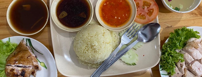 Nasi Ayam Periuk Besar is one of Food hunting.