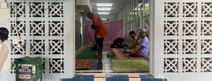 Masjid Abu Bakar, Tanah Rata is one of Masjid & Surau.