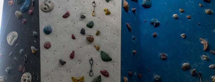 Bremgra Climbing Gym is one of Looking up place.