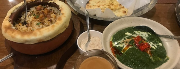 Queen's Tandoor Indian & Fusion Cuisine is one of Dinner @ Jakarta.