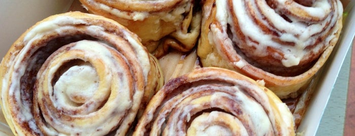 Cinnabon is one of Locais curtidos por Syuzi.