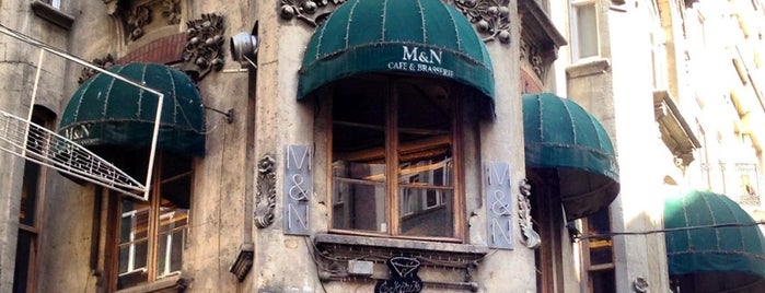 M&N Cafe is one of สถานที่ที่บันทึกไว้ของ Oya.