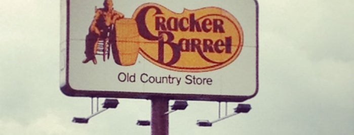 Cracker Barrel Old Country Store is one of Tempat yang Disukai Louis J..