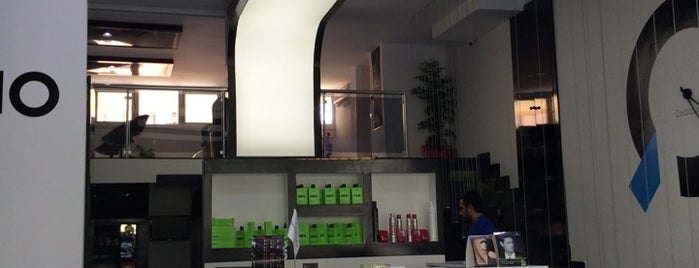 Coiffeur Mehmet Ozen Hair Design Studio is one of สถานที่ที่ Haydar ถูกใจ.