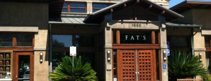 Fat's Asia Bistro is one of สถานที่ที่ T ถูกใจ.