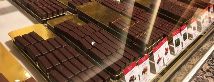 La Maison du Chocolat is one of 東京 ショコラ・ショー12選.