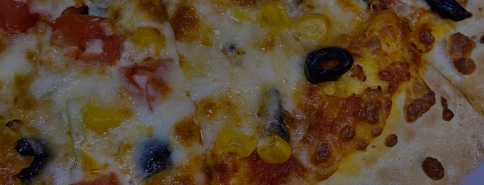 Papa John's Pizza is one of สถานที่ที่ Nilüfer Halil ถูกใจ.