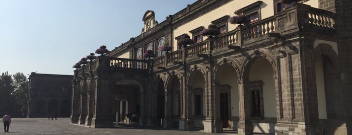 Museo Nacional de Historia (Castillo de Chapultepec) is one of Tempat yang Disukai Luci.
