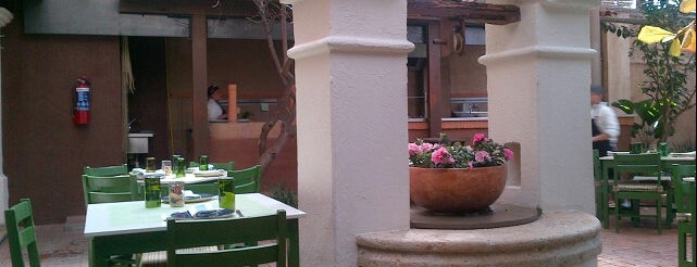 Casa Oaxaca Cafe is one of สถานที่ที่ Miranda ถูกใจ.