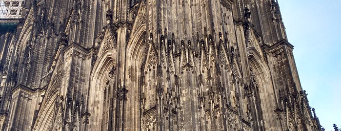 Katedral Köln is one of Tempat yang Disukai Flavia.