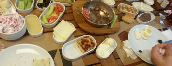 Dayı Köfte&Kahvaltı is one of Locais curtidos por Zeynep.