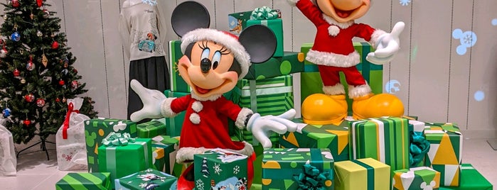 Disney Flagship Tokyo is one of The 15 Best Gift Stores in Tokyo.