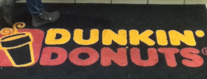 Dunkin' is one of Tempat yang Disukai Brittany.