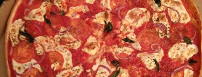 Rizzo's Fine Pizza is one of Pizza-To-Do List.