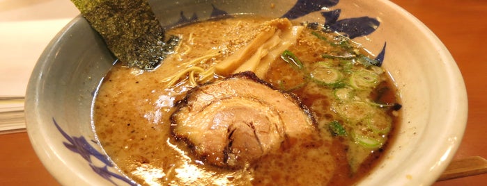 九州らーめん 亀王 梅田総本店 is one of 麺リスト / ラーメン・つけ麺.