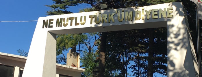 Atatürk Parkı is one of สถานที่ที่ Mavigezegenlibayan ถูกใจ.