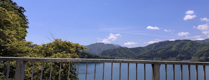 宮ヶ瀬湖 is one of strongly recommend.