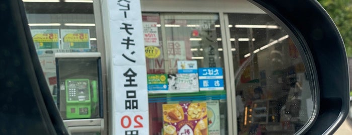 ファミリーマート 港南四丁目店 is one of ファミリーマート(千代田区、港区).
