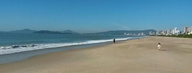 Praia Central de Piçarras is one of Orte, die Paty gefallen.