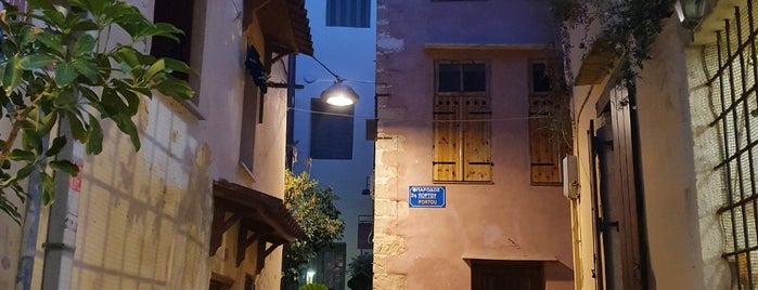 Chania Old Town is one of Lugares favoritos de Darya.