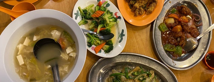 Weng Kee Seafood Restaurant (永记海鲜饭店) is one of Ipoh.