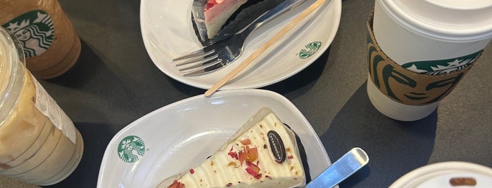 Starbucks is one of Must-visit Food in Singapore.