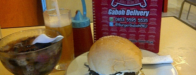 Burger Gaboh Pekanbaru is one of tempat nongkrong pekanbaru.