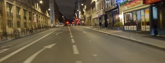 Rue du Faubourg Saint-Denis is one of Le Paris des tournages cinématographiques.