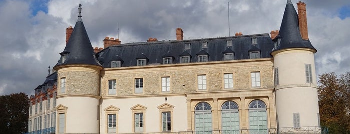 Château de Rambouillet is one of Paris 📍historic sites and parcs.